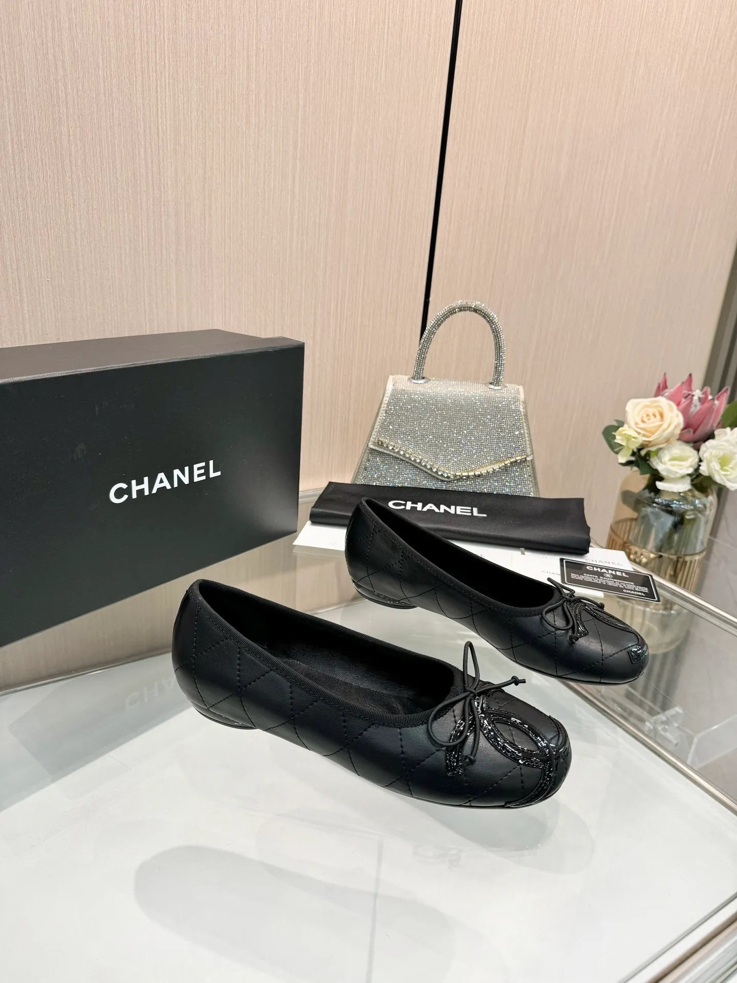 👟👟Ex-factory price 500👟👟 Women's Shoes Women's Clothing | ²⁰²5 𝐬𝐬 🤍🤎𝐂𝐇𝐀𝐍𝐄𝐋 Chanel 26A catwalk style Handmade Mary Jane women's shoes Ballet shoes are so amazing, the bow pattern is so cute! Even if I don’t wear flat shoes, I can’t resist the temptation! The second recommended pair of Chanel logo women's shoes has great texture and is versatile. It is made of lambskin and has an original two-color outsole. Size: 35-40 (41 can be customized and cannot be returned or exchanged)